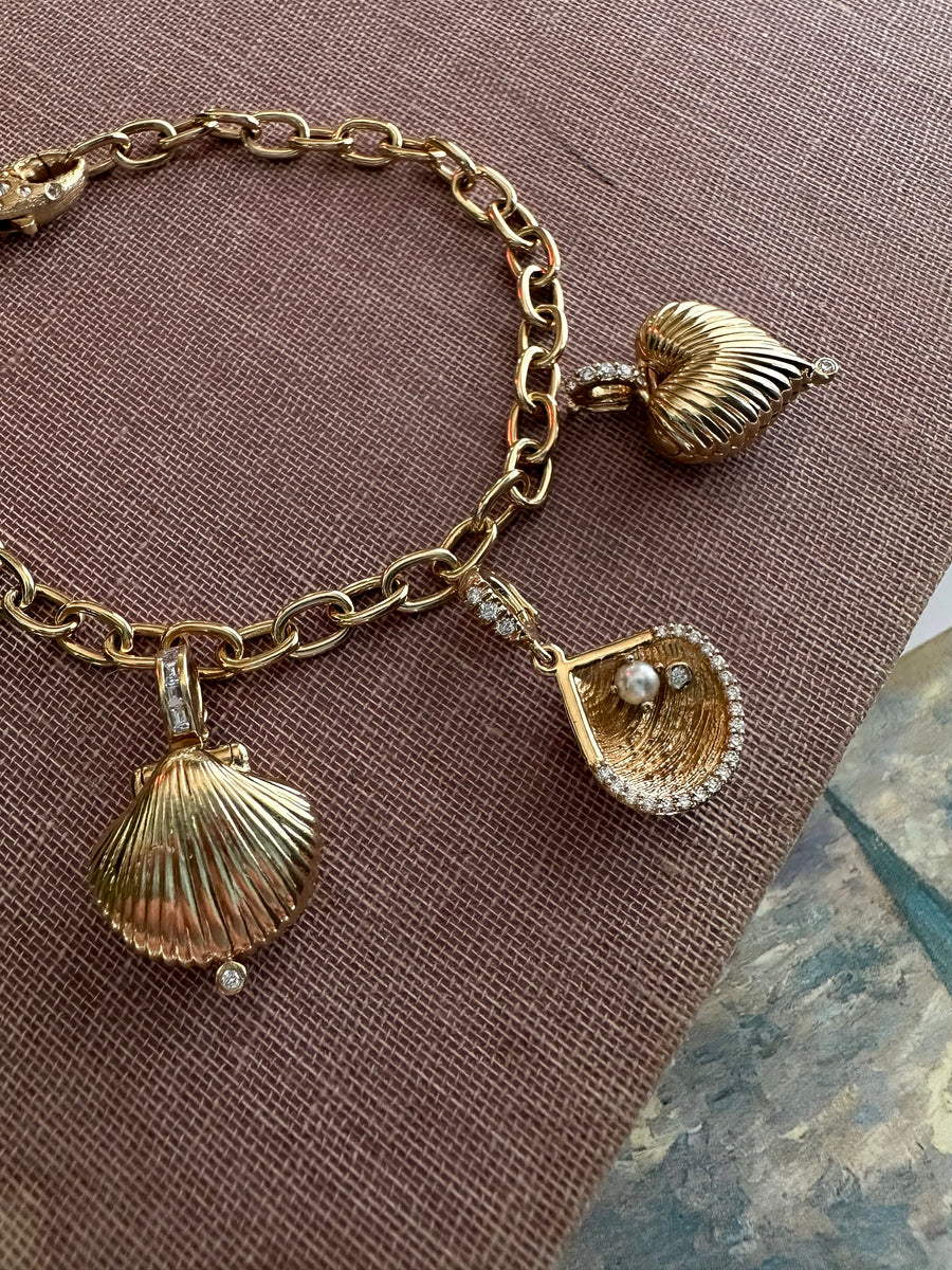 Petite Venus Locket